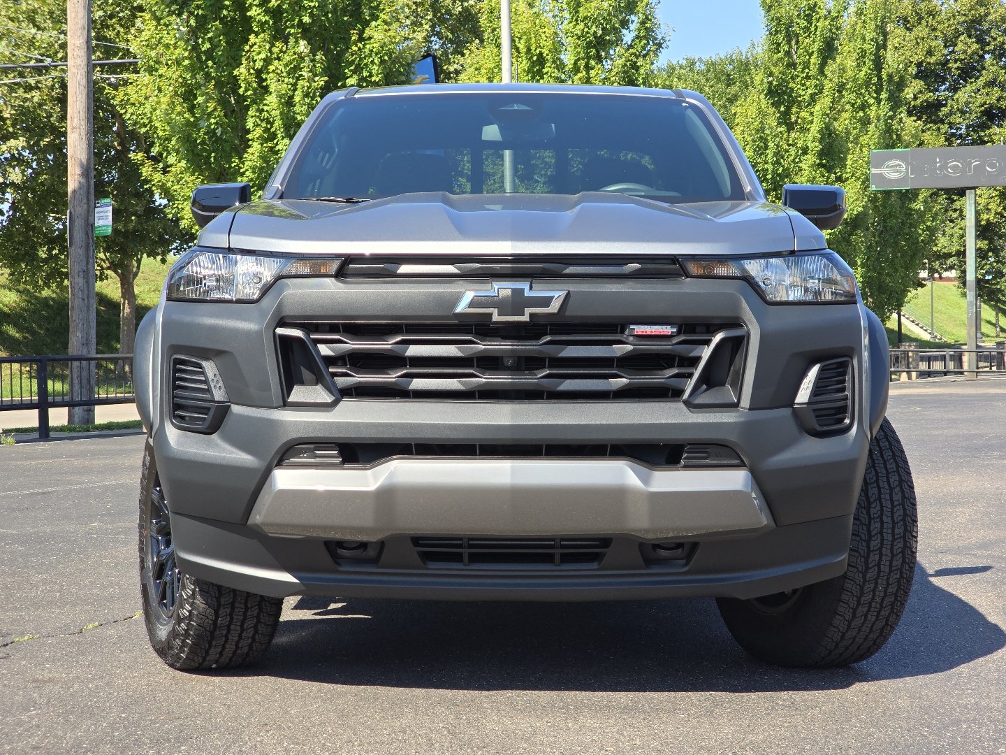 Used 2023 Chevrolet Colorado Trail Boss w/ Technology Package AWD/4WD image 23