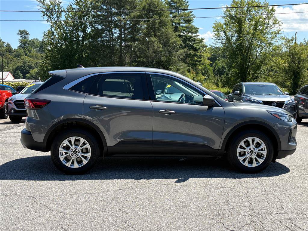 Used 2023 Ford Escape Active AWD/4WD image 3