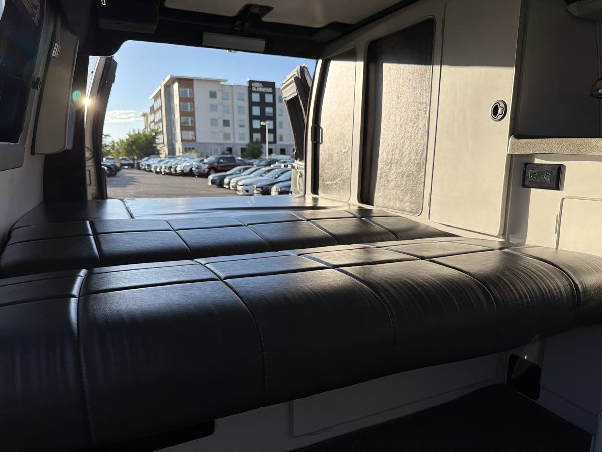 Used 2010 Ford E-350 and Econoline 350 Super Duty image 22