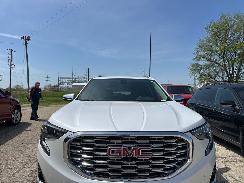 Used 2020 GMC Terrain Denali w/ Denali Premium Package AWD/4WD image 15