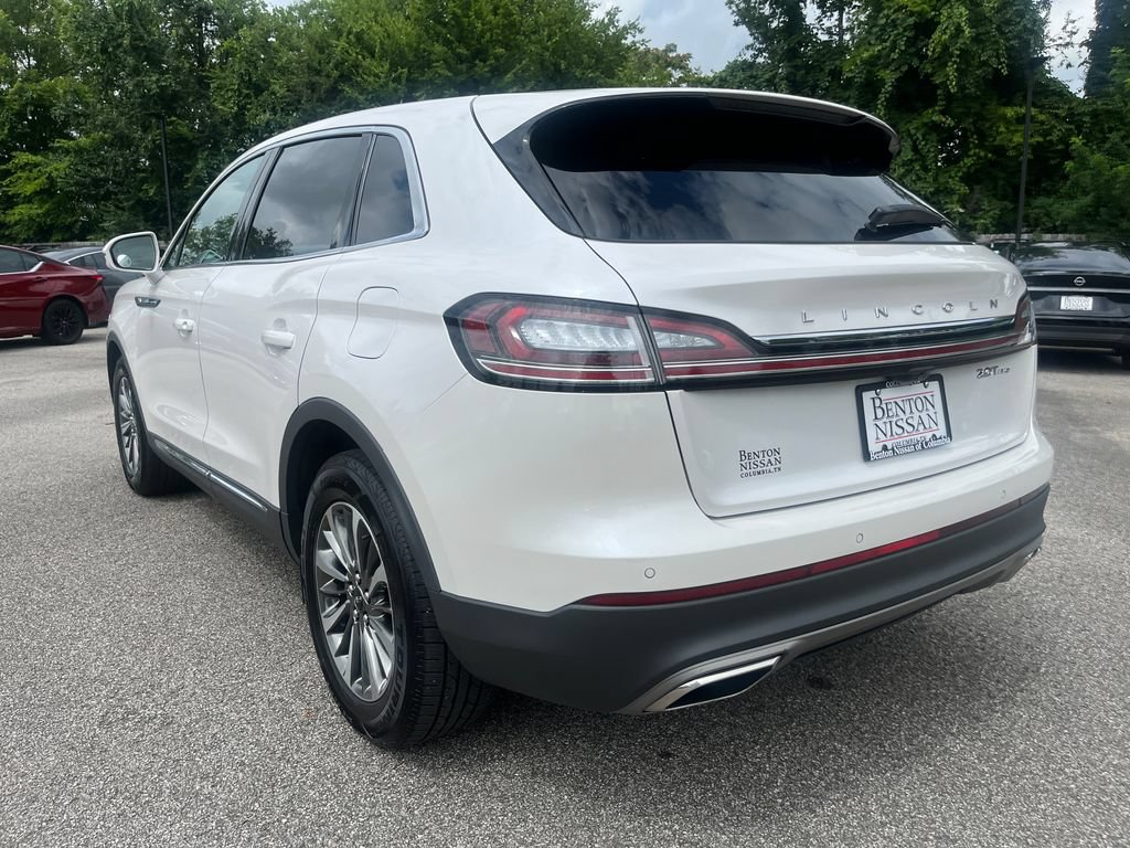 Used 2019 Lincoln Nautilus Select AWD/4WD image 2
