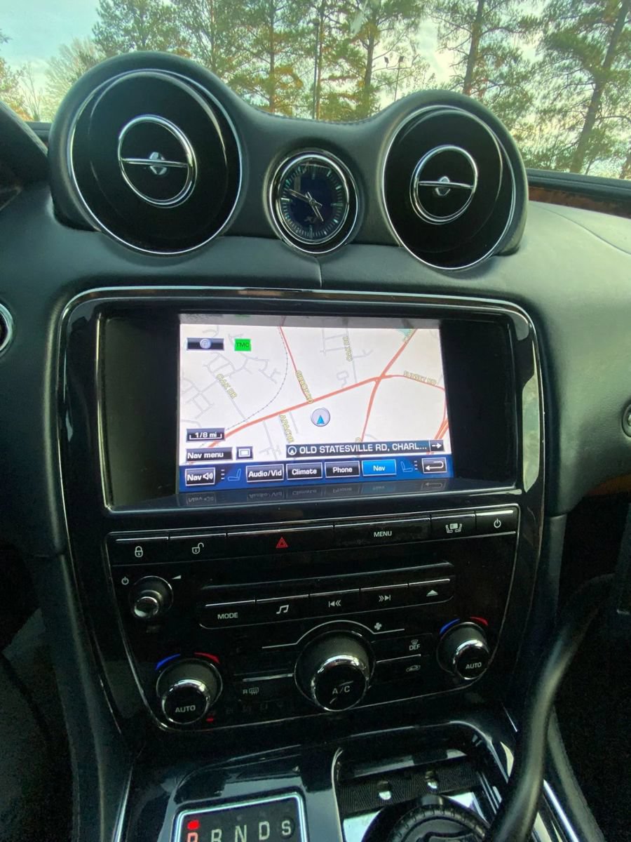 Used 2011 Jaguar XJ L Supercharged RWD image 22