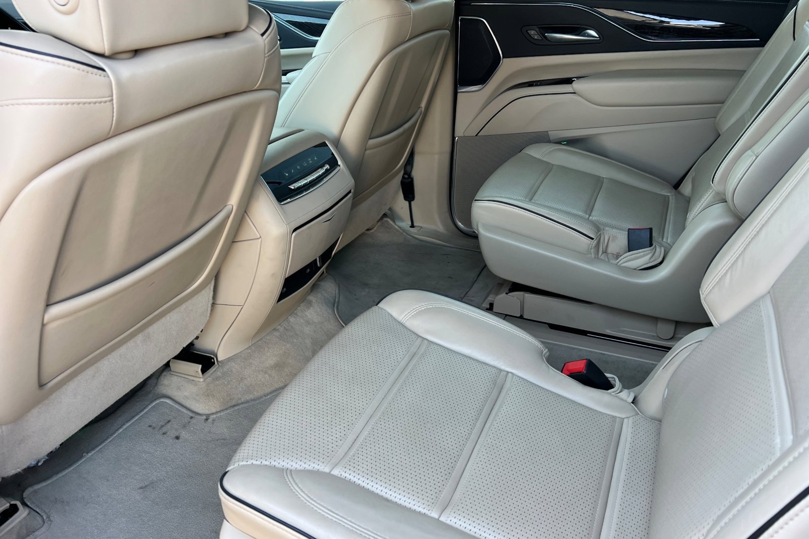 Used 2023 Cadillac Escalade Premium Luxury w/ Performance Package image 14