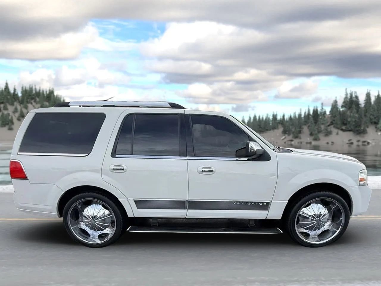 Used 2008 Lincoln Navigator 4WD image 2