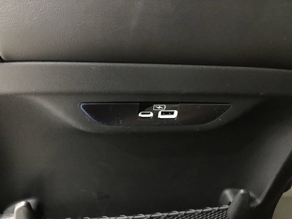 Used 2023 Chrysler Pacifica Touring-L AWD/4WD image 34