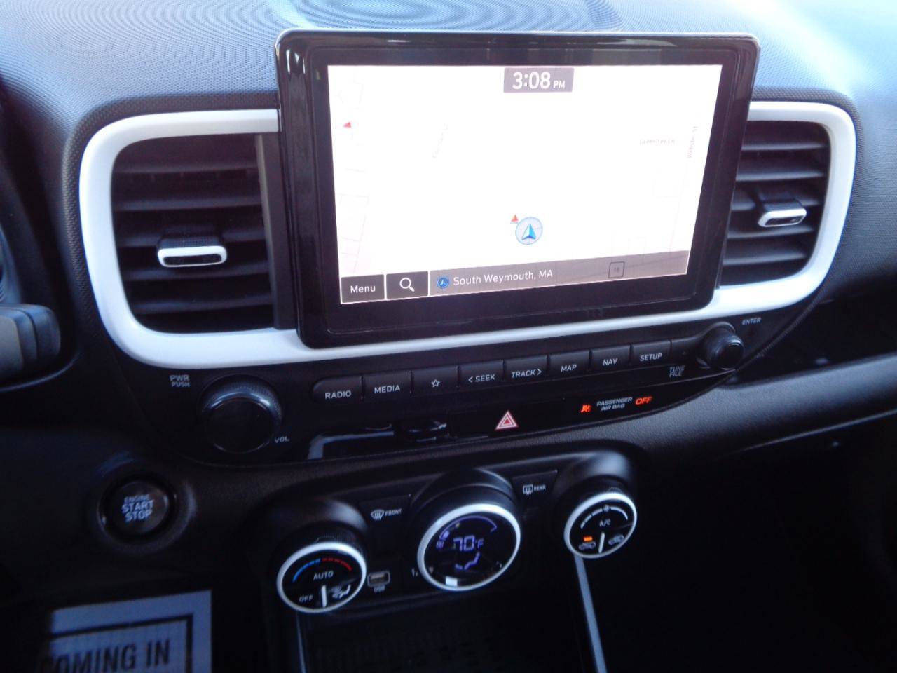 Used 2023 Hyundai Venue Limited image 31