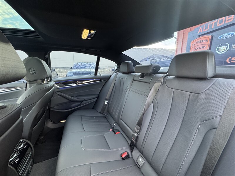 Used 2023 BMW 530i w/ Convenience Package RWD image 31