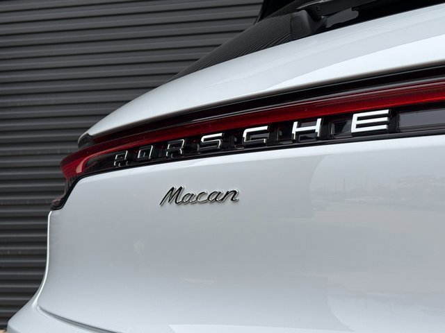 Certified 2025 Porsche Macan image 26
