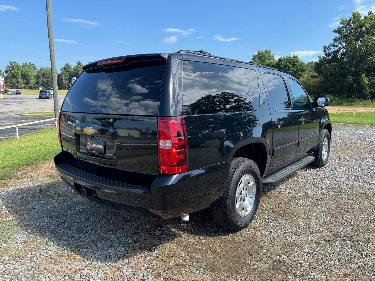 Used 2014 Chevrolet Suburban LT w/ Luxury Package RWD image 3