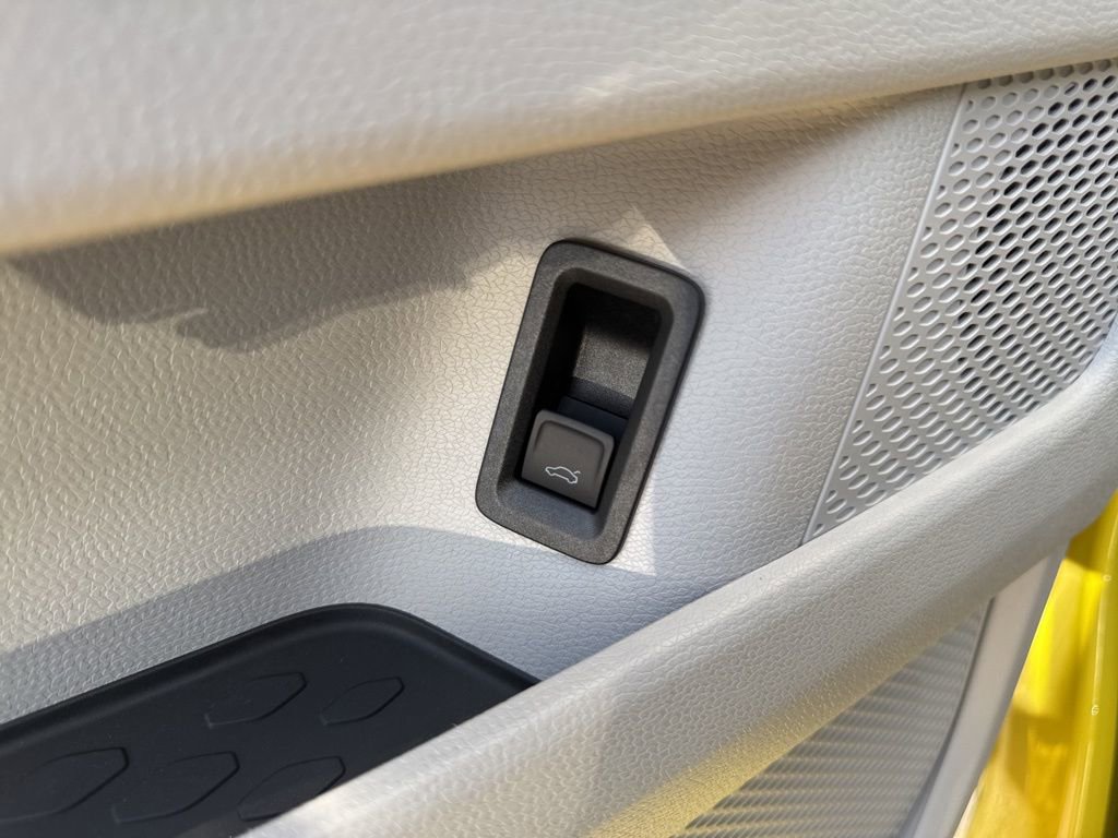 New 2025 Volkswagen ID. Buzz 1st Edition image 18