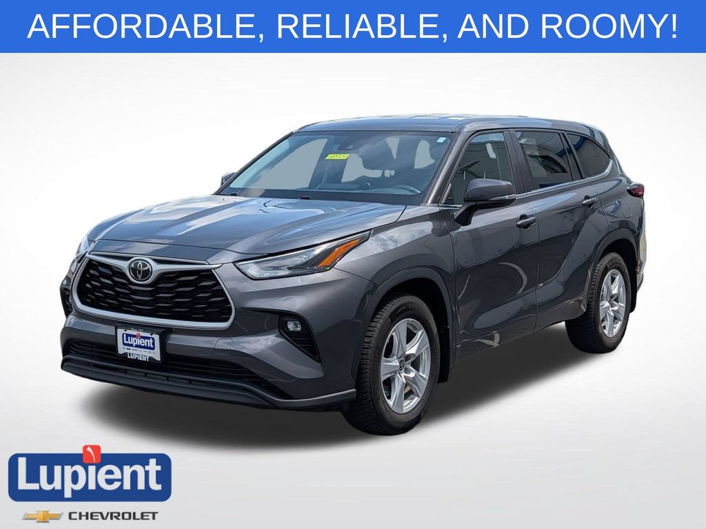 Used 2024 Toyota Highlander LE FWD video 1