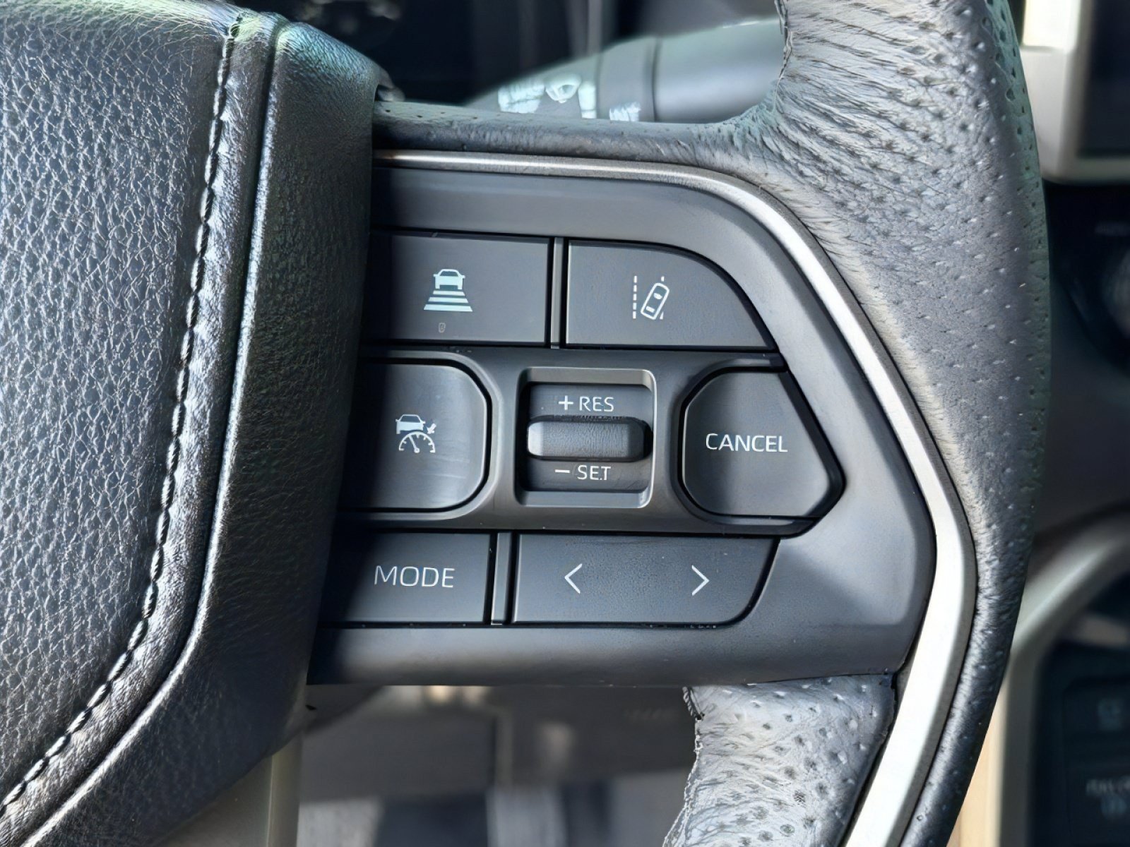 Used 2025 Toyota Tundra Limited AWD/4WD image 23