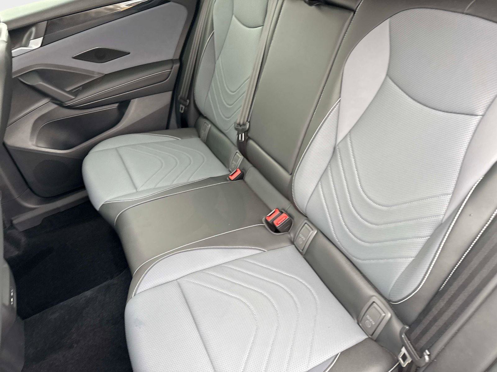 New 2026 Volkswagen Tiguan SE R-Line image 13