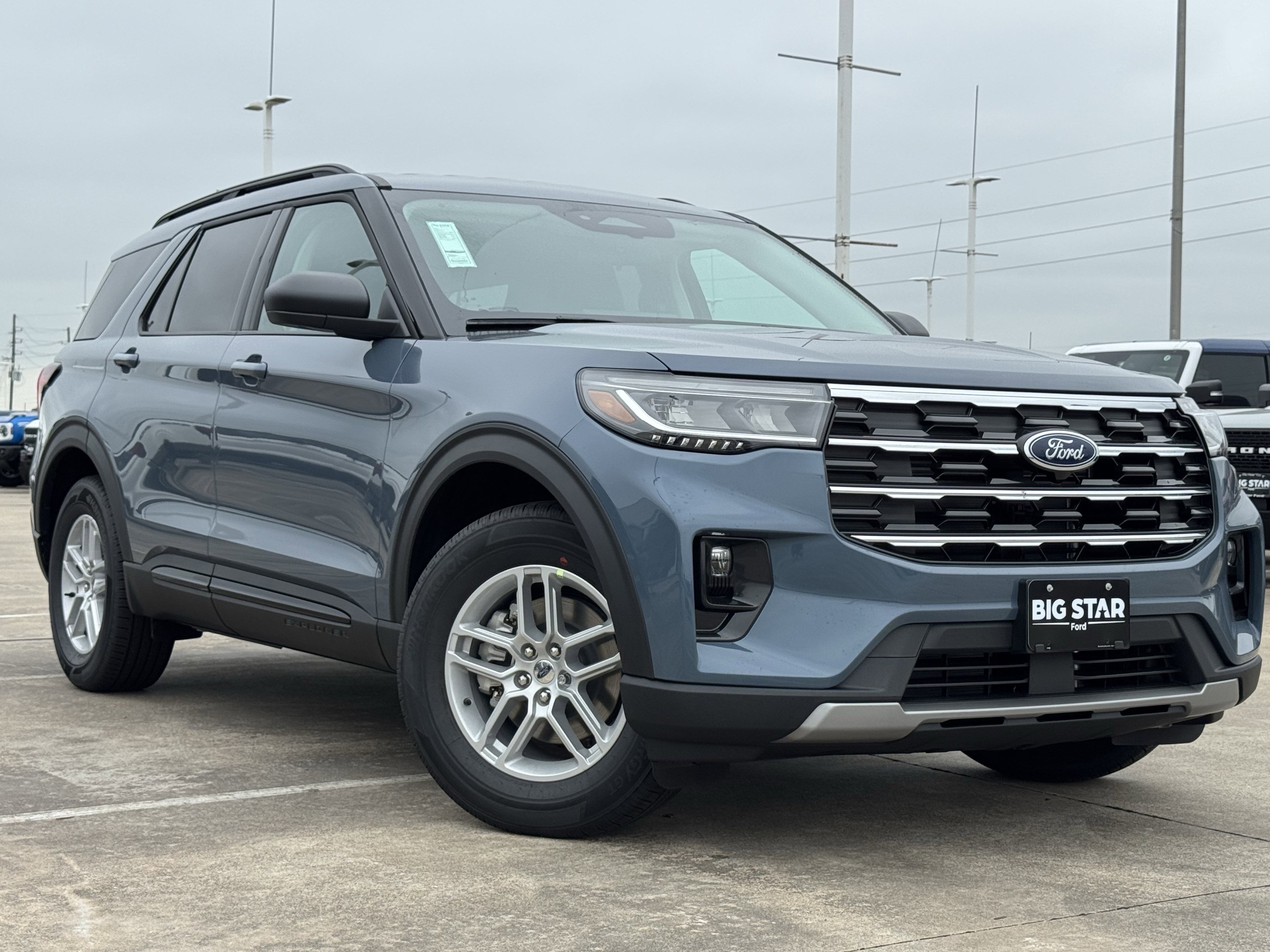 New 2026 Ford Explorer Active RWD image 2