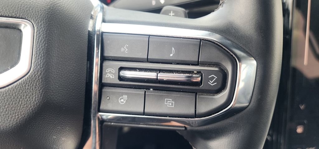 Used 2025 GMC Yukon XL Denali RWD image 32