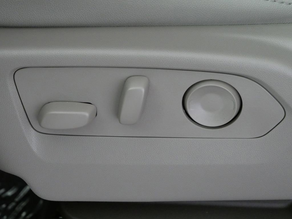 New 2026 GMC Sierra 3500 SLT w/ SLT Premium Package AWD/4WD image 12