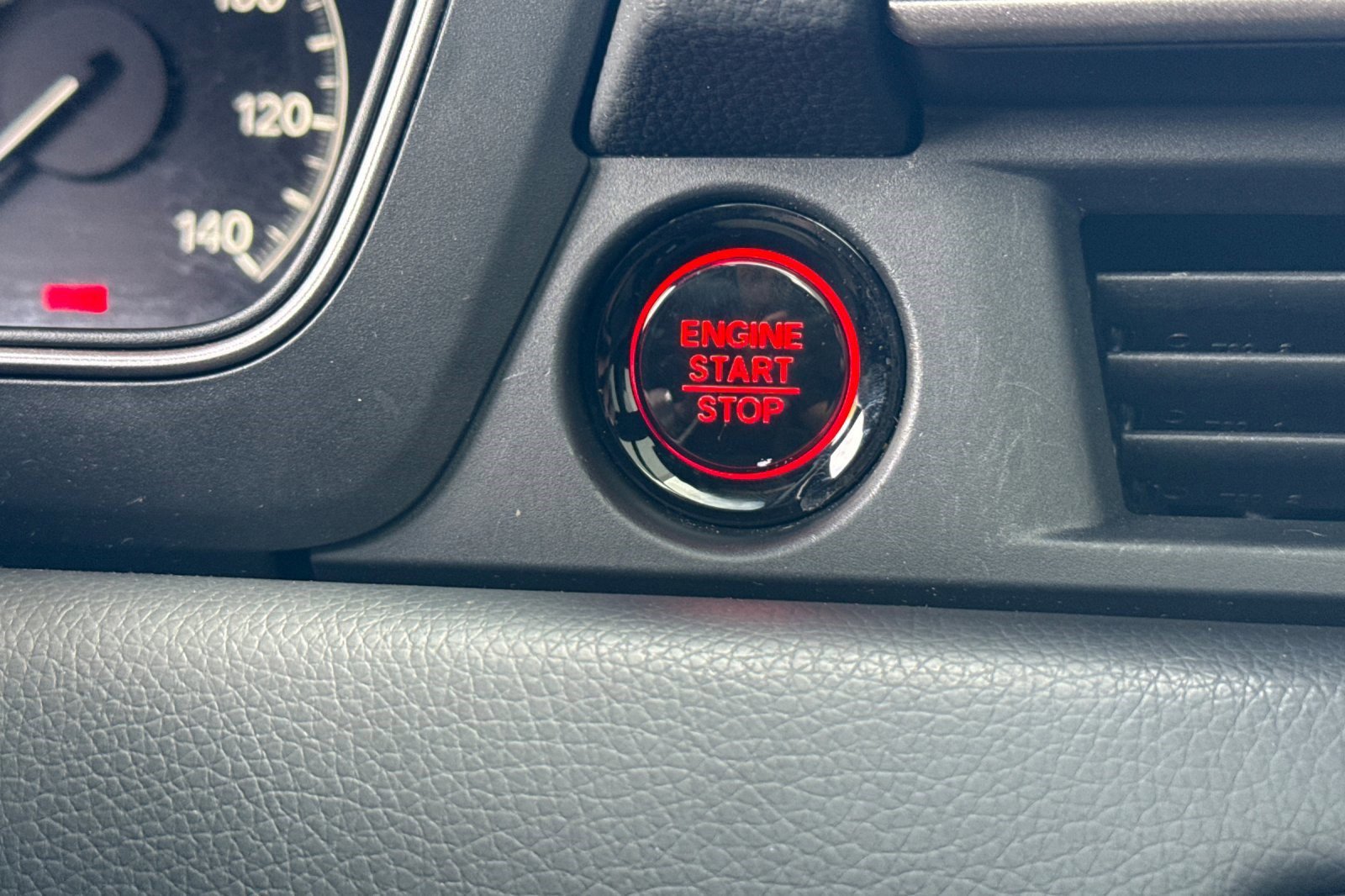 Used 2025 Honda Pilot TrailSport image 35