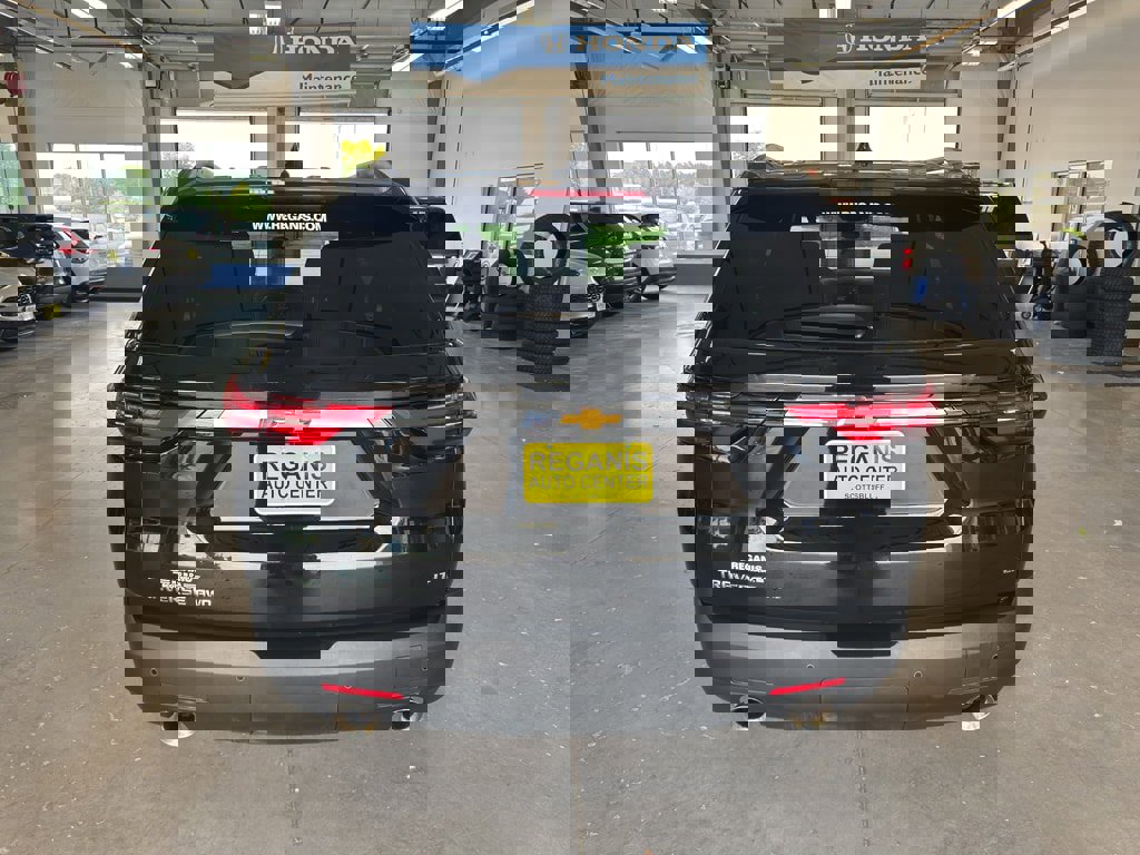 Used 2023 Chevrolet Traverse LT image 3