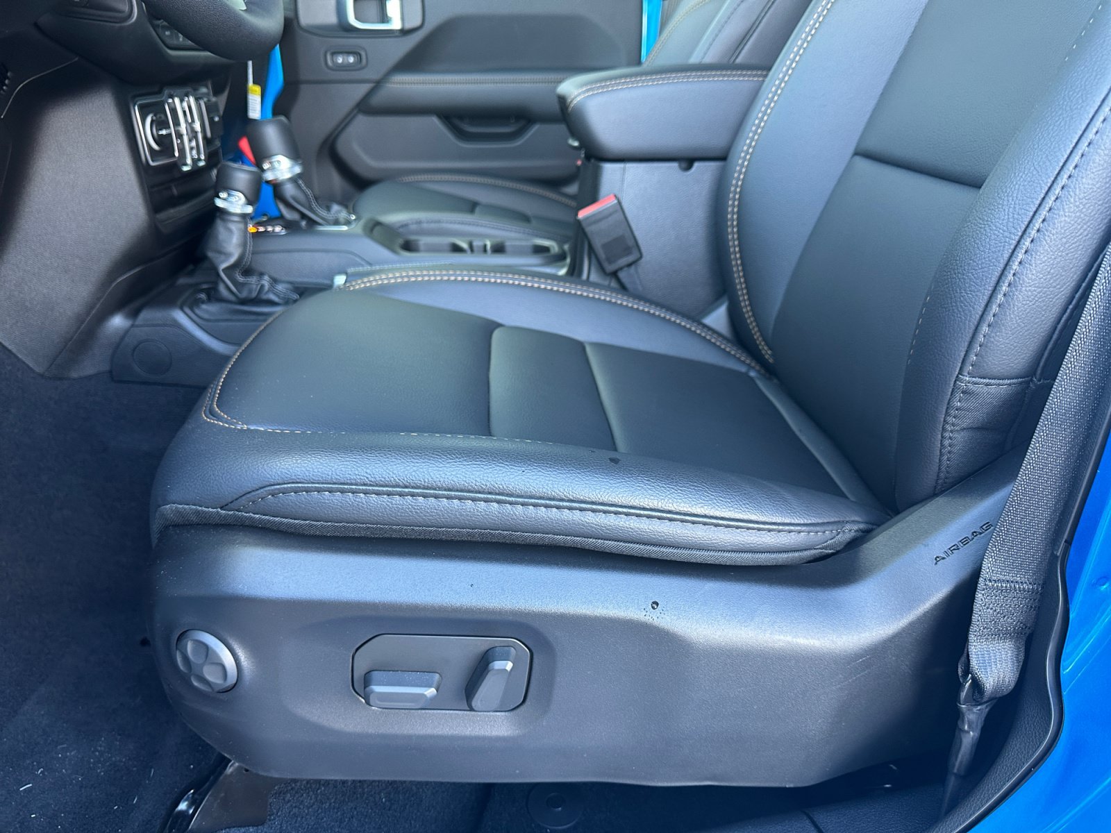 New 2026 Jeep Gladiator Sport AWD/4WD image 12