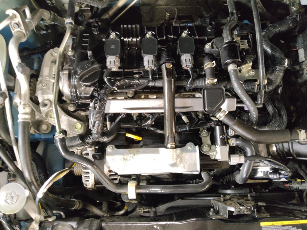 Used 2025 Nissan Versa SR FWD image 30