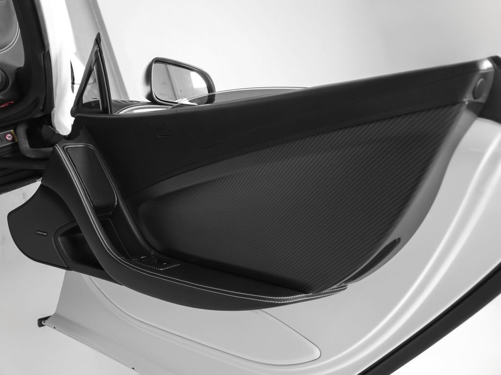 Used 2016 McLaren 675LT Spider RWD image 31