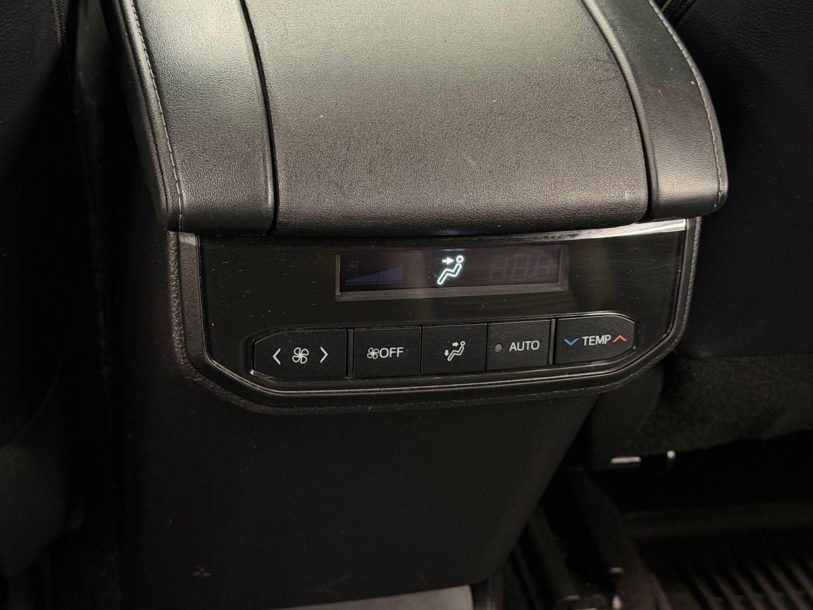 Used 2023 Toyota Highlander XSE image 25