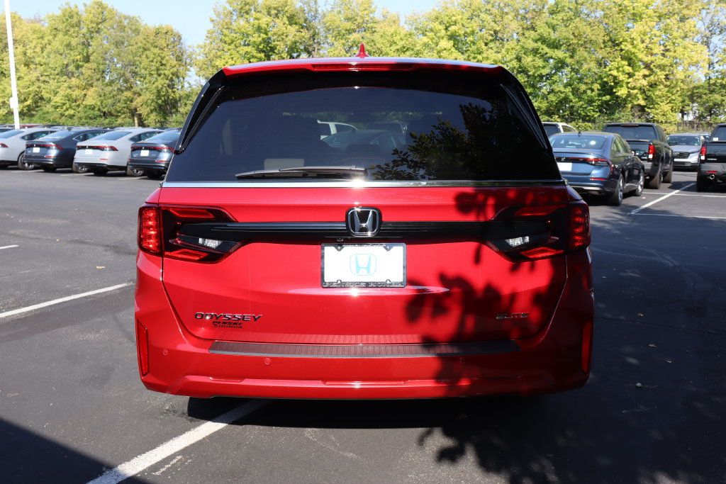 New 2027 Honda Odyssey Elite image 4