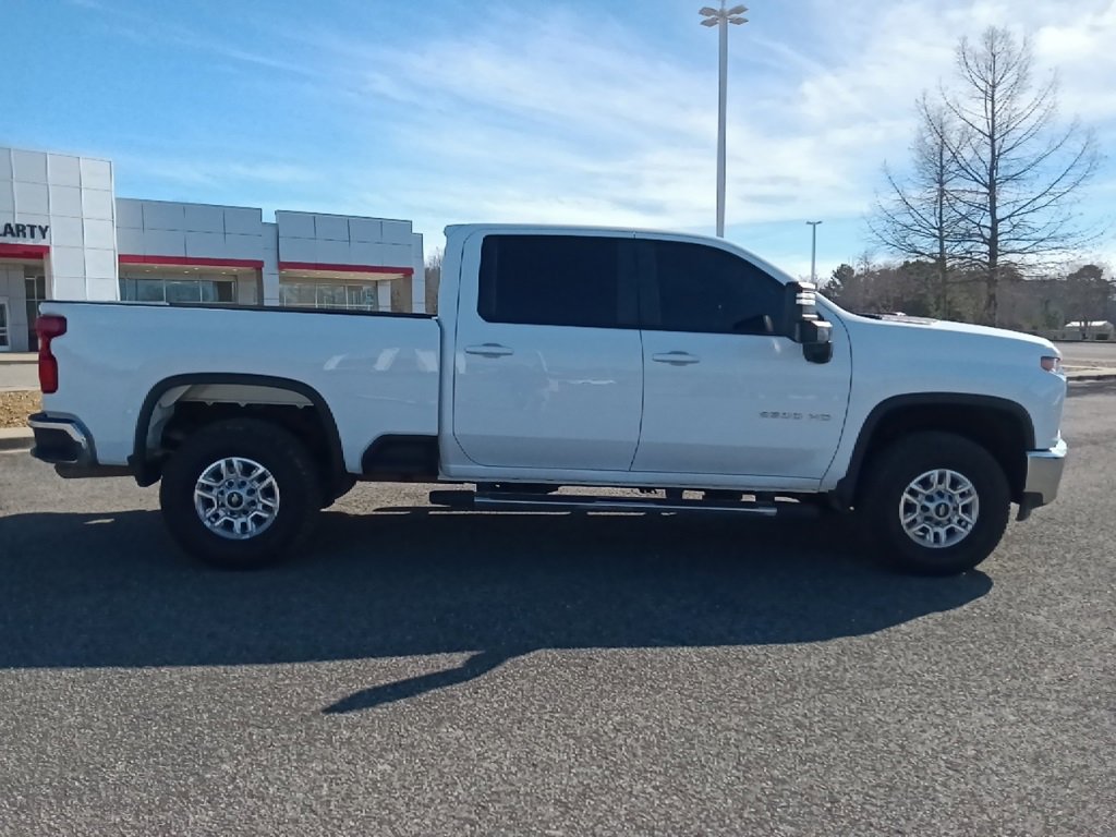 Used 2023 Chevrolet Silverado 2500 LT image 2