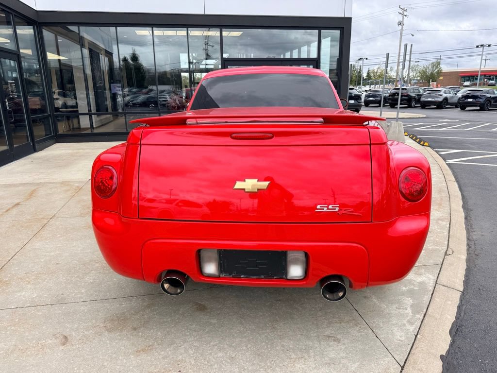 Used 2004 Chevrolet SSR w/ Preferred Equipment Group RWD image 10