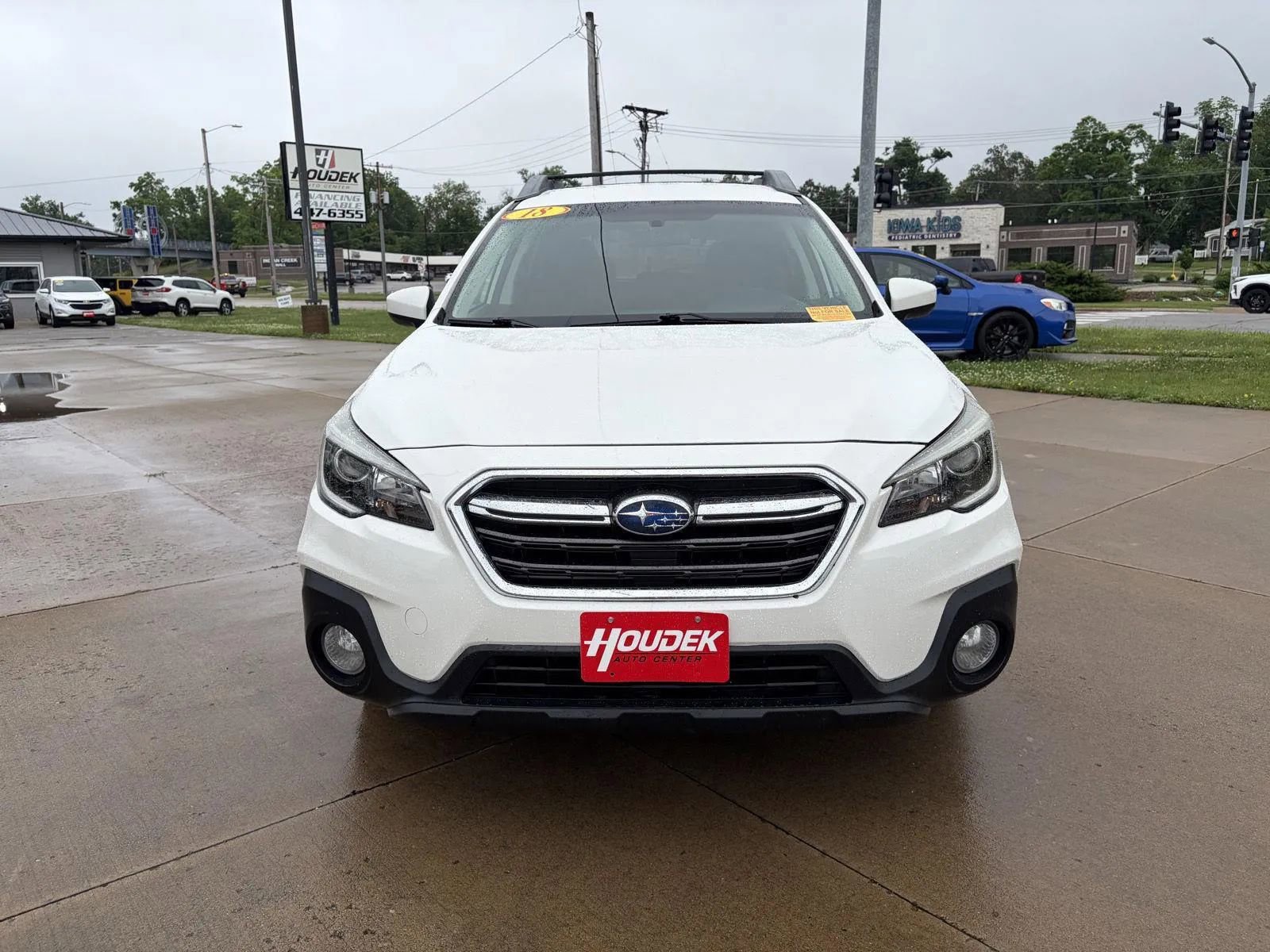 Used 2018 Subaru Outback 2.5i Premium AWD/4WD image 2