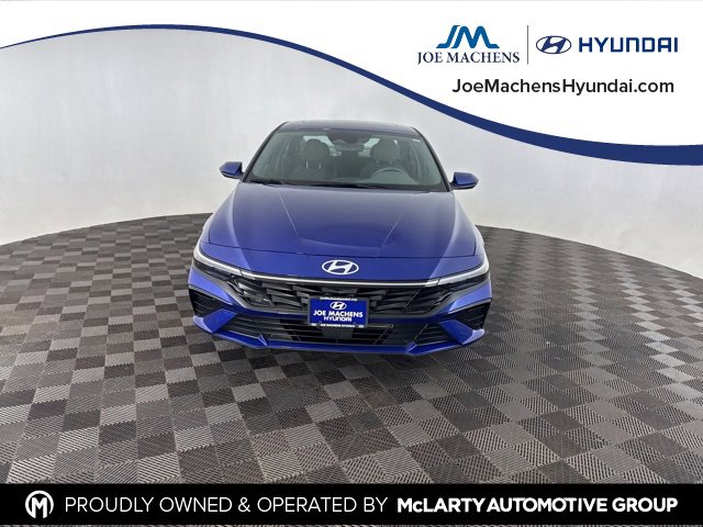 Used 2024 Hyundai Elantra SEL w/ Convenience Package image 2