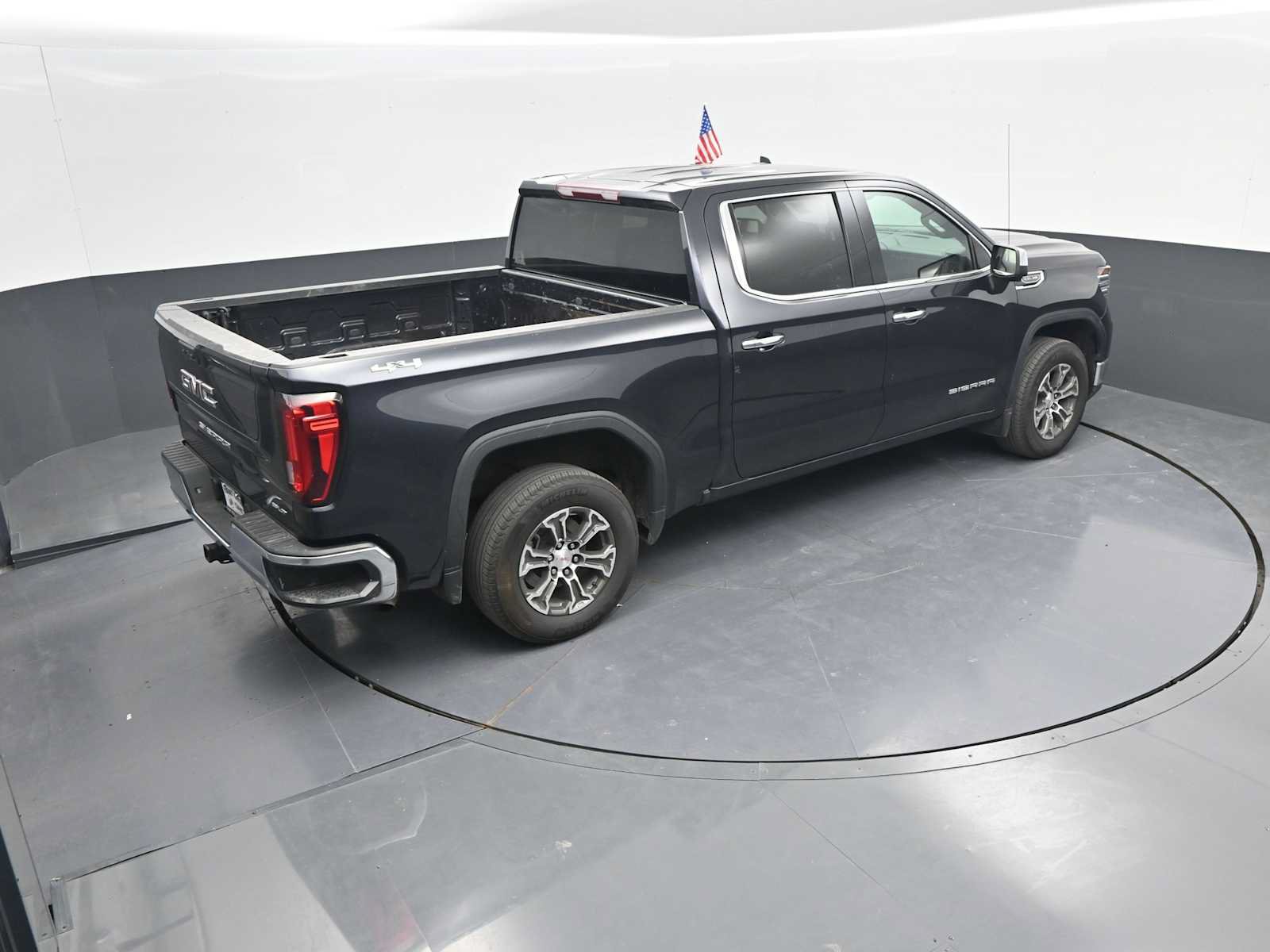 Used 2025 GMC Sierra 1500 SLT AWD/4WD image 18