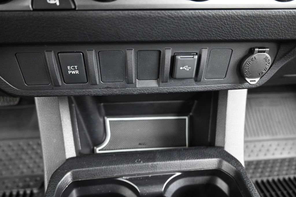Used 2022 Toyota Tacoma SR AWD/4WD image 18