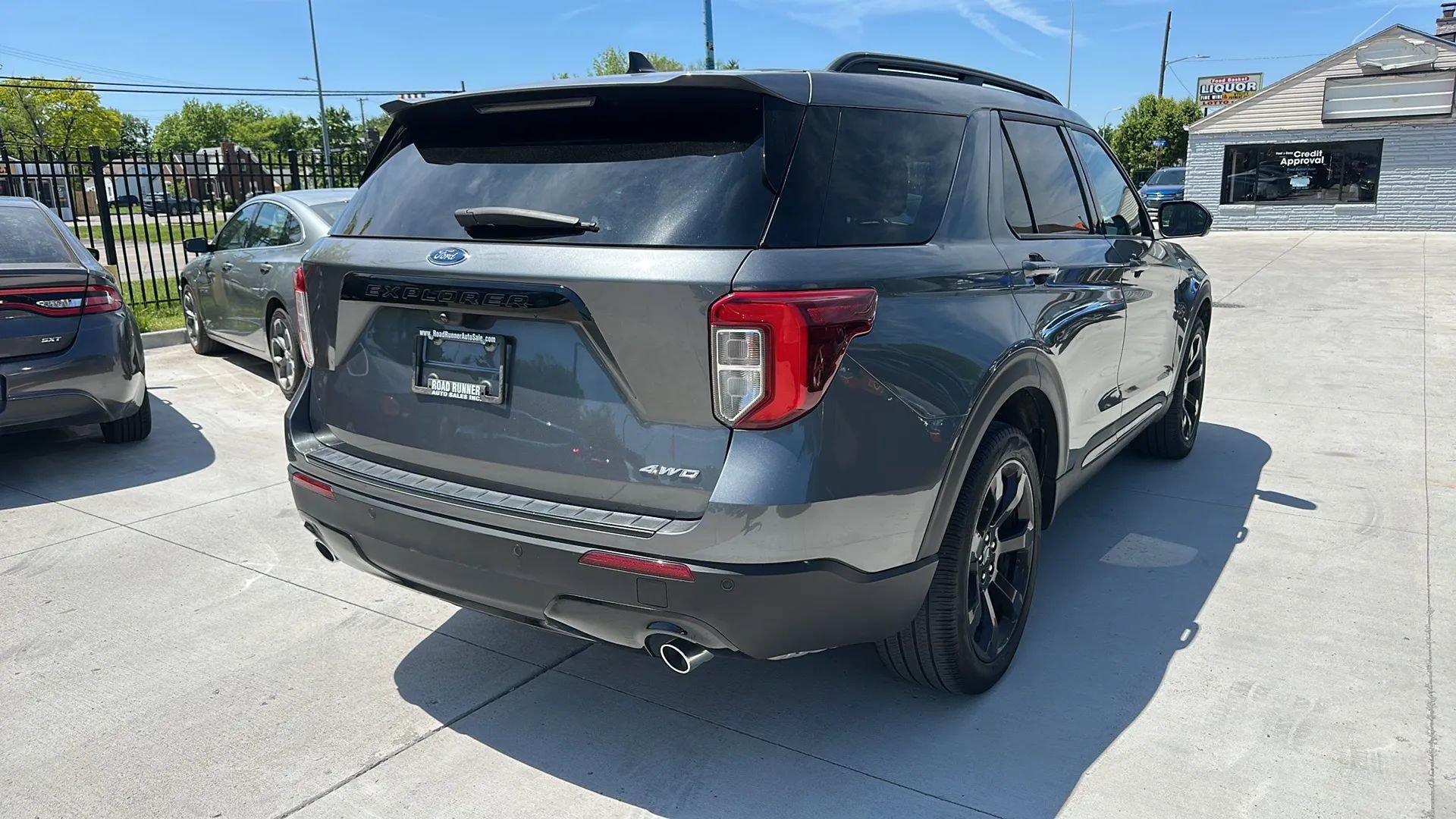 Used 2023 Ford Explorer ST-Line AWD/4WD image 5