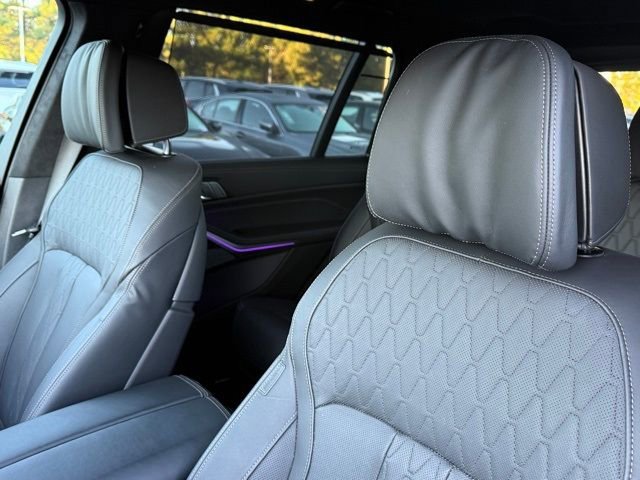 Used 2025 BMW X7 M60i w/ Climate Comfort Package image 21