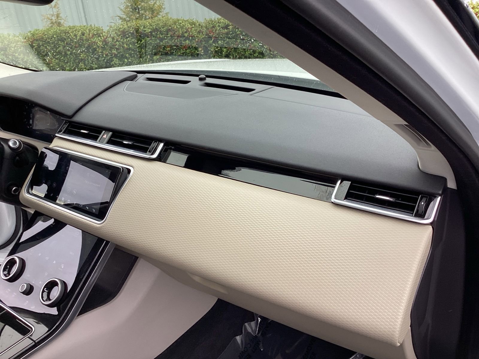 Used 2019 Land Rover Range Rover Velar S image 21