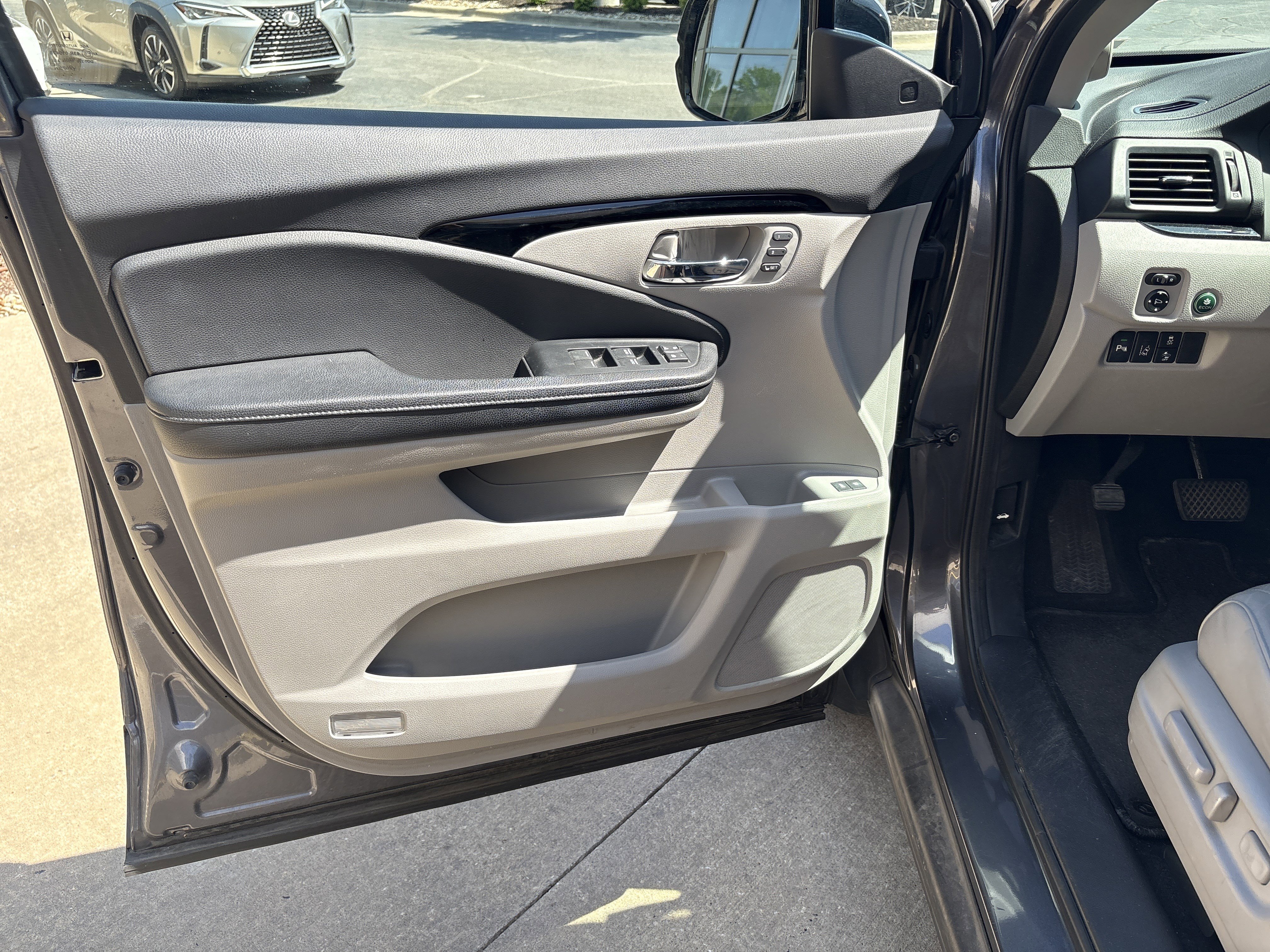 Used 2016 Honda Pilot Elite image 14
