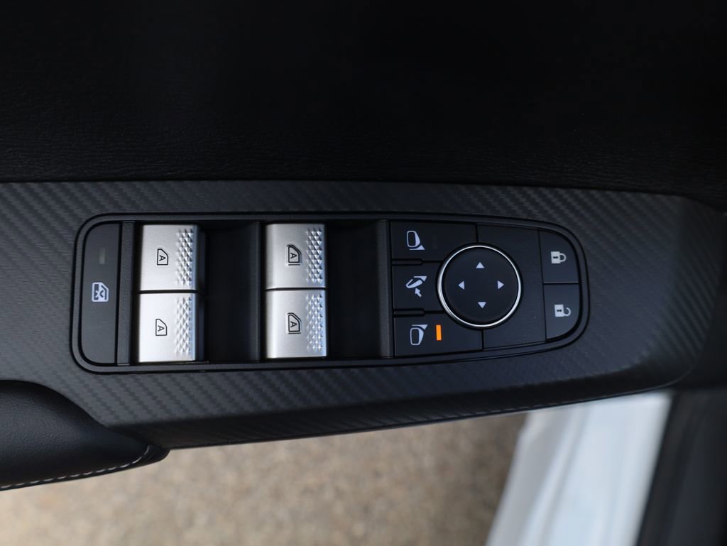 New 2025 Mitsubishi Outlander SE image 35