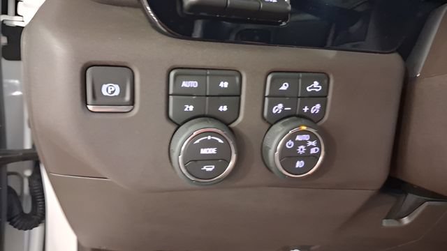 Used 2026 Chevrolet Silverado 3500 LTZ w/ LTZ Premium Package AWD/4WD image 32