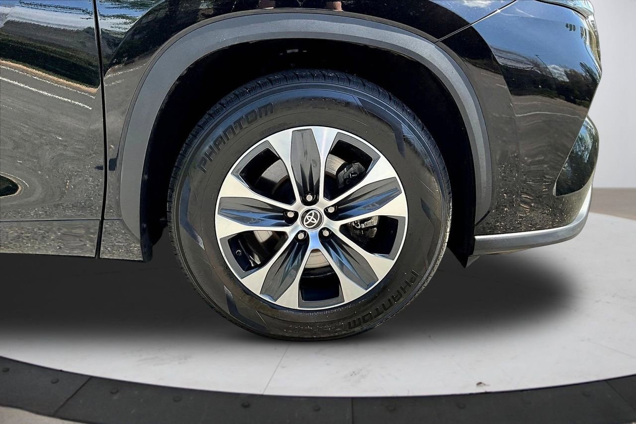 Used 2022 Toyota Highlander XLE image 34