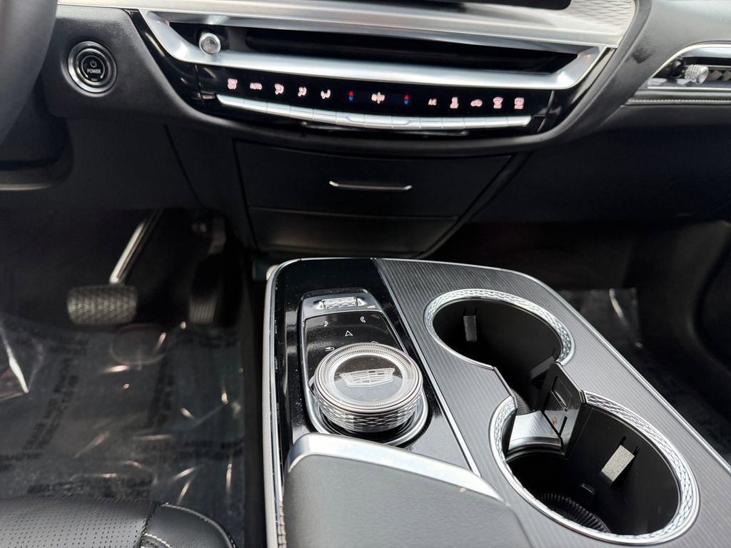 Used 2024 Cadillac Lyriq Luxury image 11