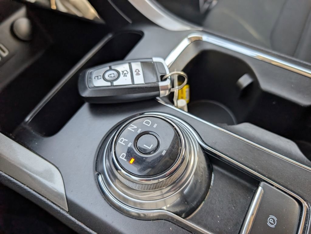 Used 2019 Ford Fusion SE image 25