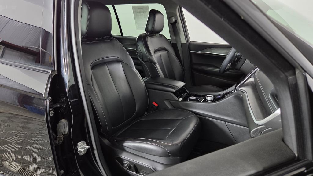 Used 2023 Jeep Grand Cherokee L Limited w/ Black Appearance Package AWD/4WD image 42