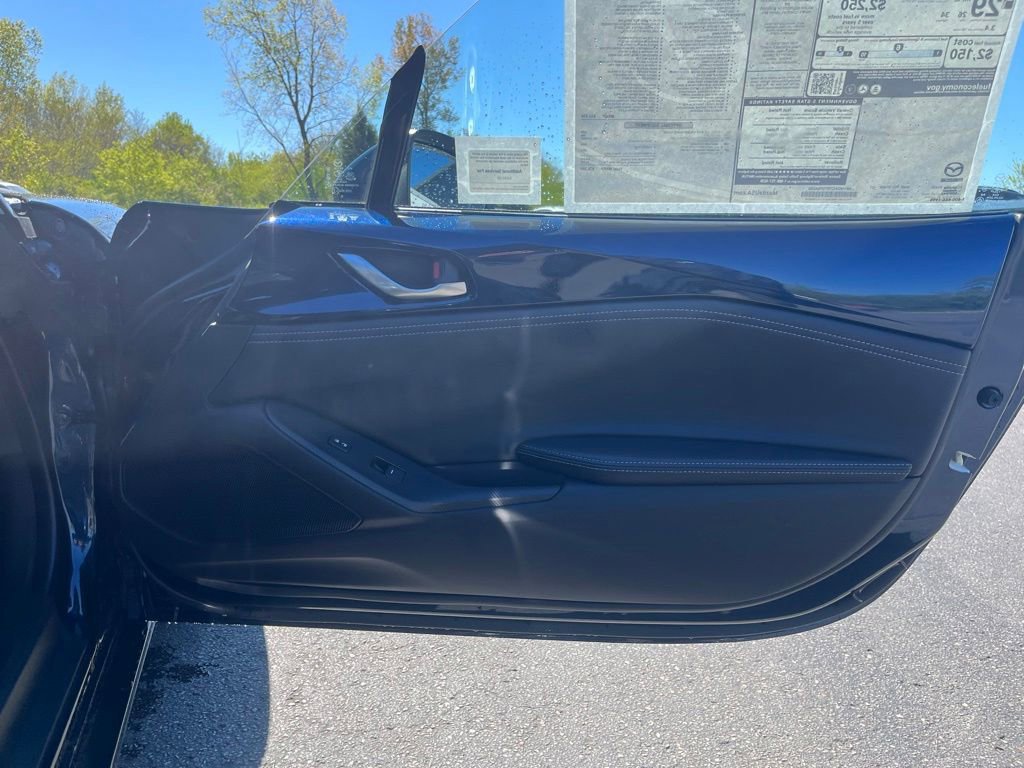 New 2026 MAZDA MX-5 Miata Club w/ Interior Package RWD image 13