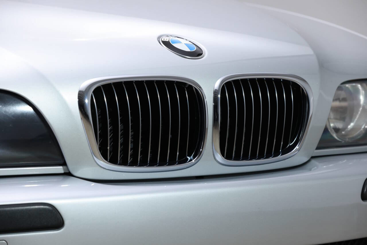 Used 2003 BMW M5 image 29