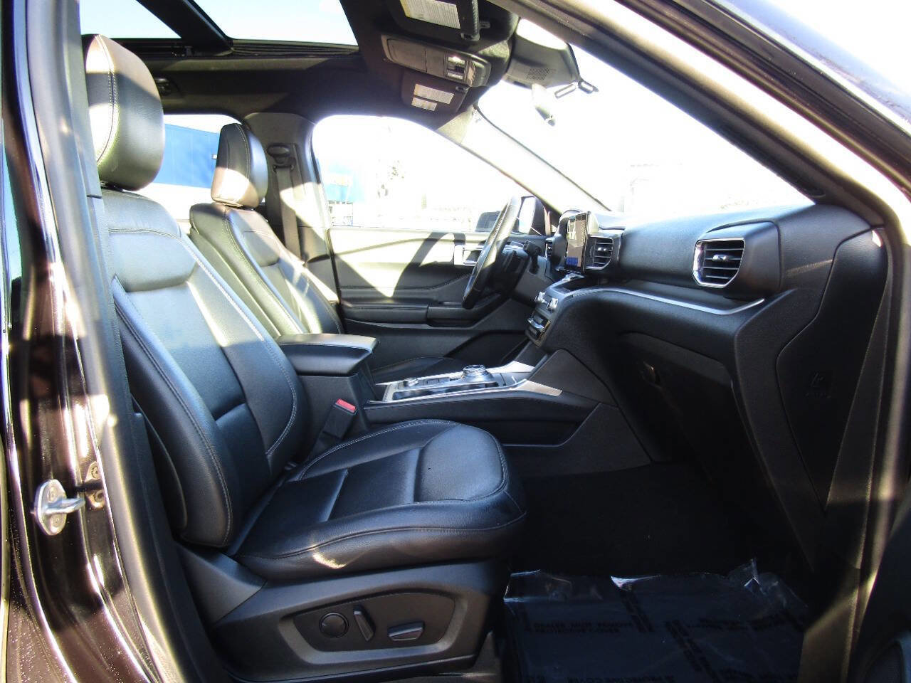 Used 2020 Ford Explorer XLT w/ Equipment Group 202A image 26