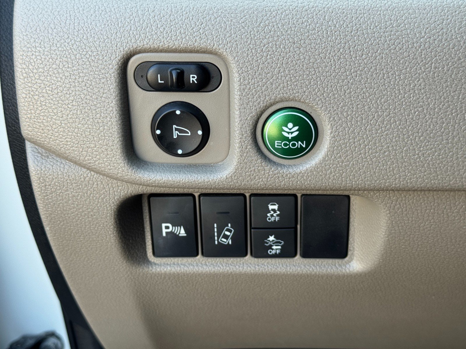 Used 2016 Honda Pilot Touring image 17