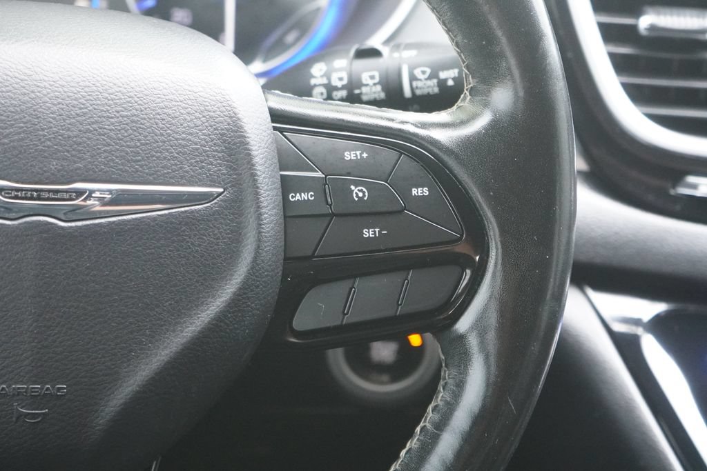 Used 2019 Chrysler Pacifica Touring-L w/ S Appearance Package FWD image 15