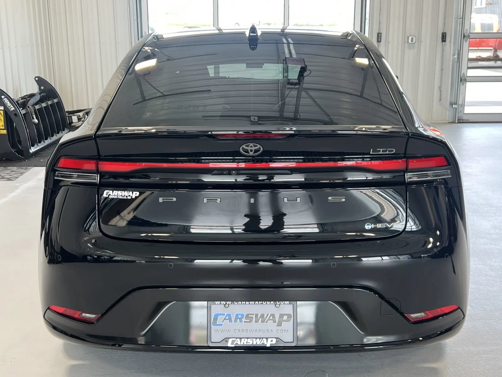Used 2024 Toyota Prius Limited w/ Limited Premium Package FWD image 4