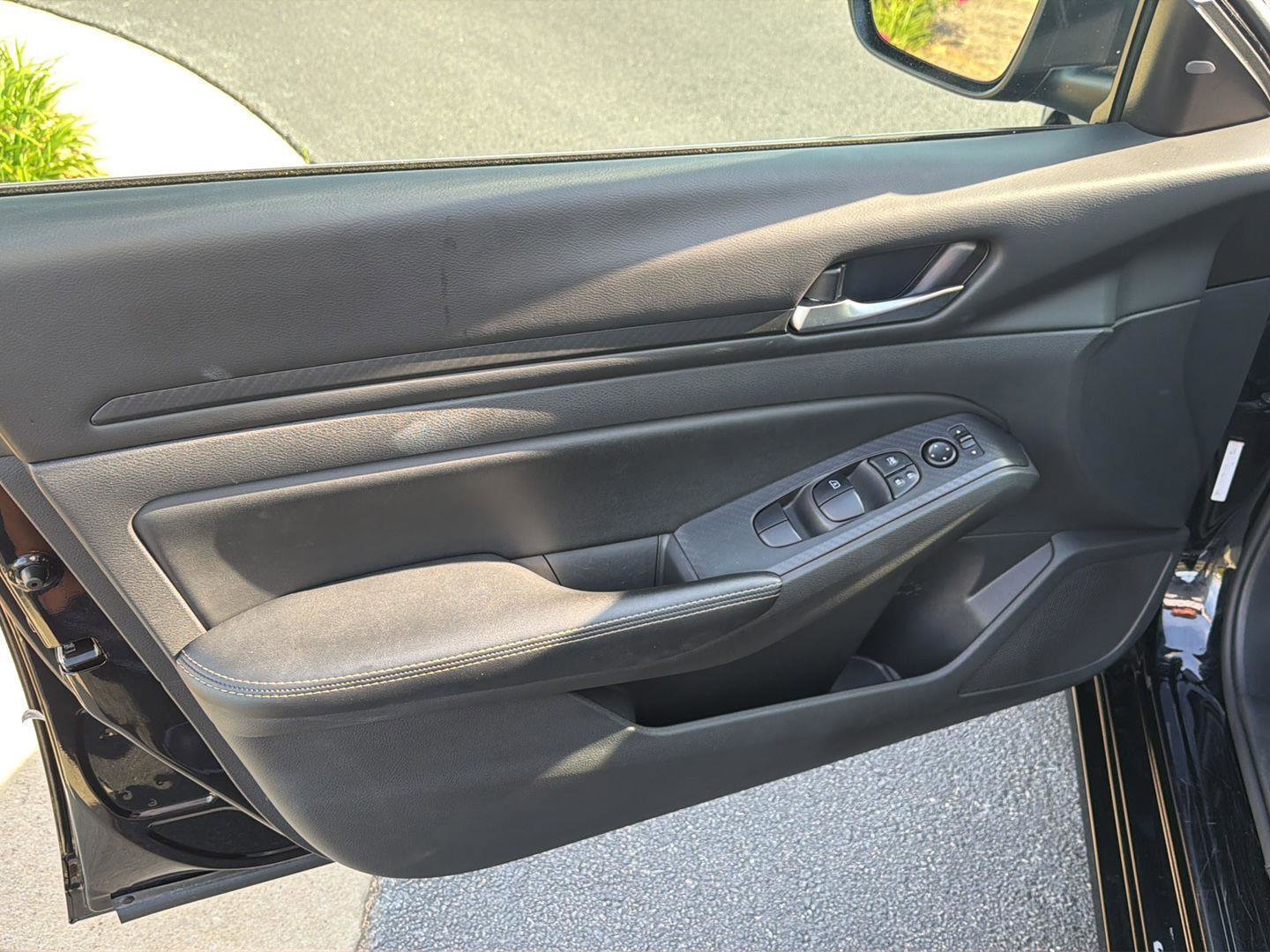 Used 2024 Nissan Altima 2.5 SV FWD image 15